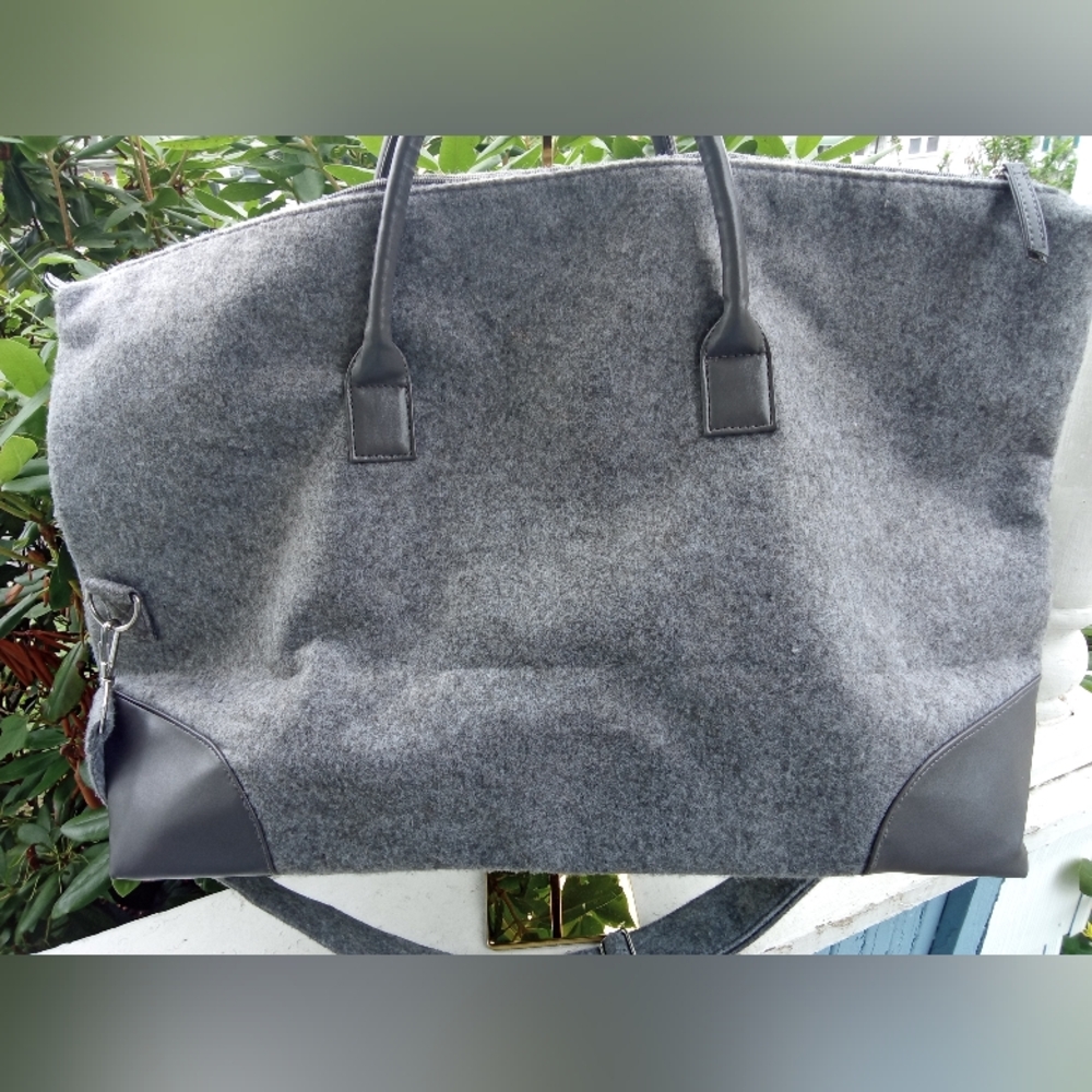 DSW Gray and Black Tote Bag NWOT